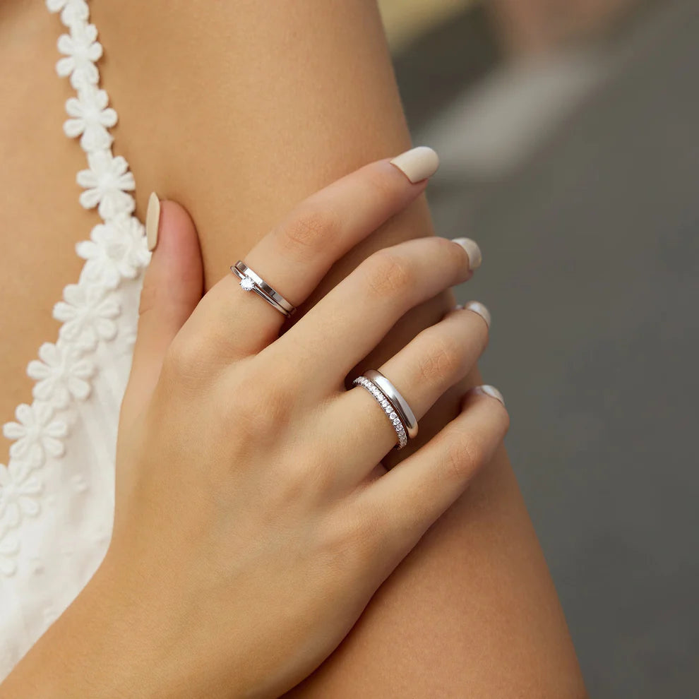 Anillo apilable delgado clásico de plata