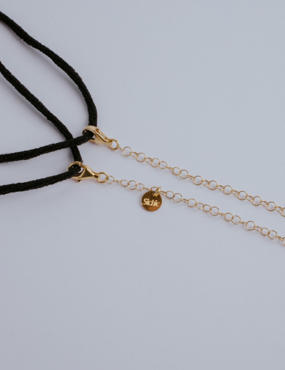 Collar para mascarilla Round en plata bañada en oro