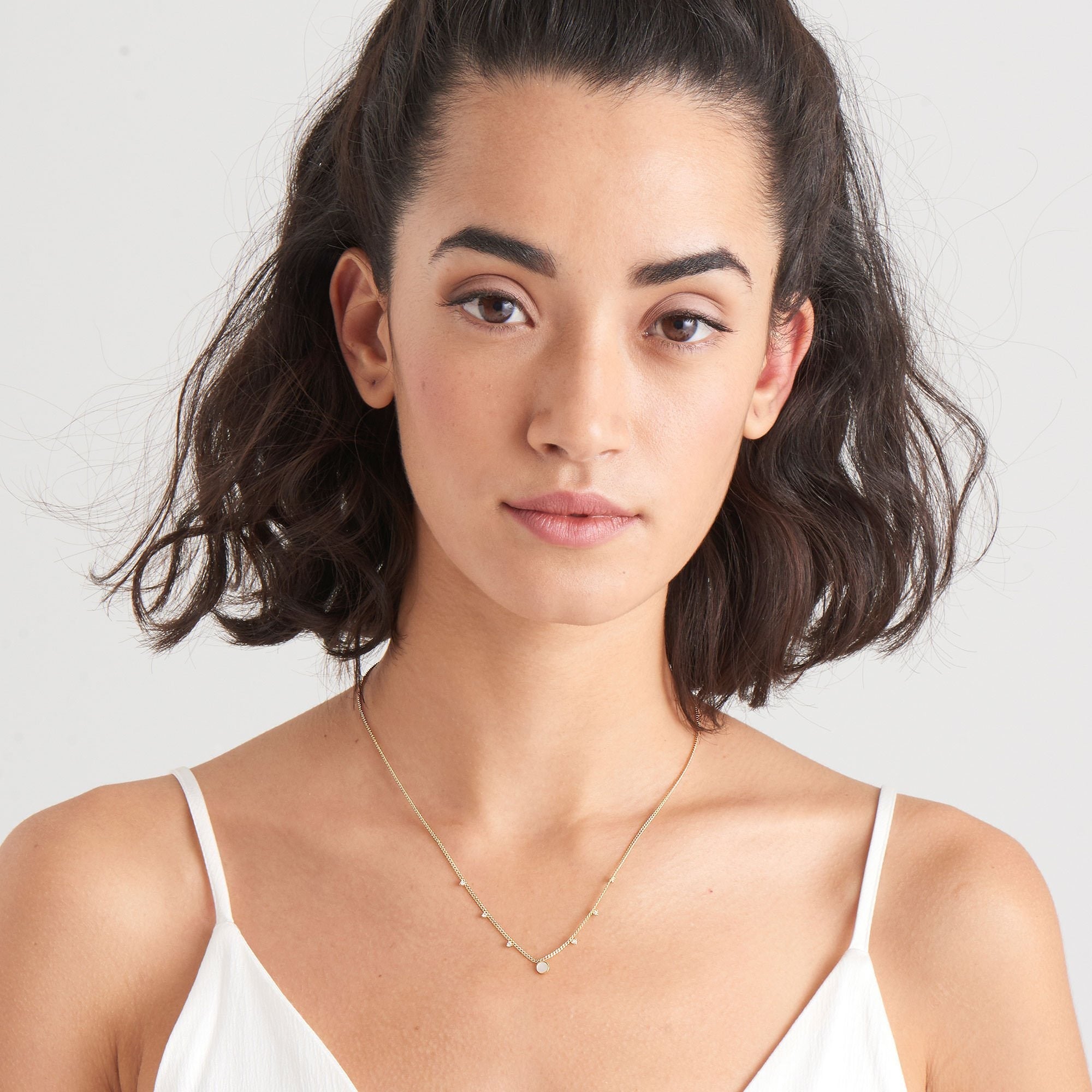 Collar Ania Haie de plata banyada en or amb disc de gota de nacre