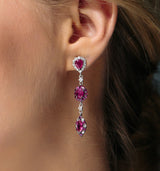 Pendientes largos de oro blanco 1ª ley con diamantes talla brillante y rubis